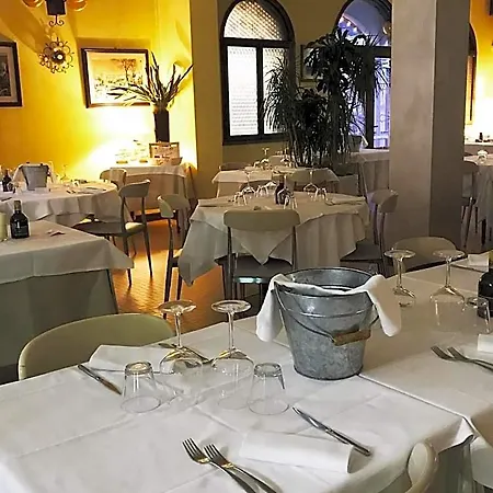 Ξενοδοχείο Ristorante Gallo D'oro 3*